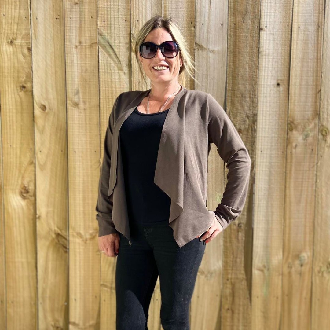 Ellieandmac's tweet photo. This pattern, the Established Cascading Blazer Jacket, is on sale for $2 this week! 😃 Depending on the fabric you choose, it can look very dressed up or very casual. 🔗 https://t.co/pwNBIIrQrh

#ellieandmac #ellieandmacpatterns  #sewingpatternsale #blazerpattern #jacketpattern https://t.co/UGofkac1hx