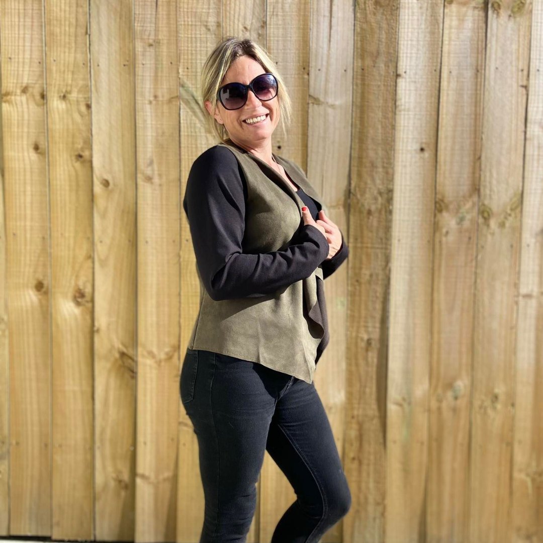 Ellieandmac's tweet photo. This pattern, the Established Cascading Blazer Jacket, is on sale for $2 this week! 😃 Depending on the fabric you choose, it can look very dressed up or very casual. 🔗 https://t.co/pwNBIIrQrh

#ellieandmac #ellieandmacpatterns  #sewingpatternsale #blazerpattern #jacketpattern https://t.co/UGofkac1hx
