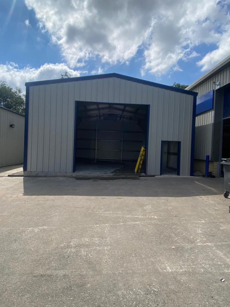 FirstFixGroup's tweet image. Day 8 in #barnsley and #Steelwork now complete , cladding on and all signed off with happy client .