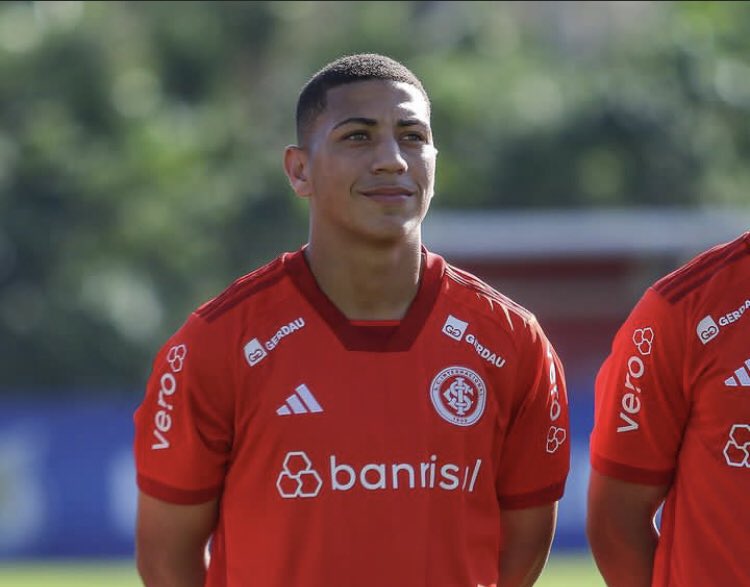 radar_colorado's tweet photo. Gabriel Carvalho (2007) no Campeonato Brasileiro Sub-17:

vs América Mineiro: ⚽️
vs Flamengo: ⚽️
vs Botafogo: ❌
vs RB Bragantino: 🅰️🅰️
vs Ceará: ⚽️🅰️🅰️
vs Corinthians: ⚽️
vs Fluminense: ❌

Grande, grande talento. 🌟 https://t.co/ng0lRRH4hr