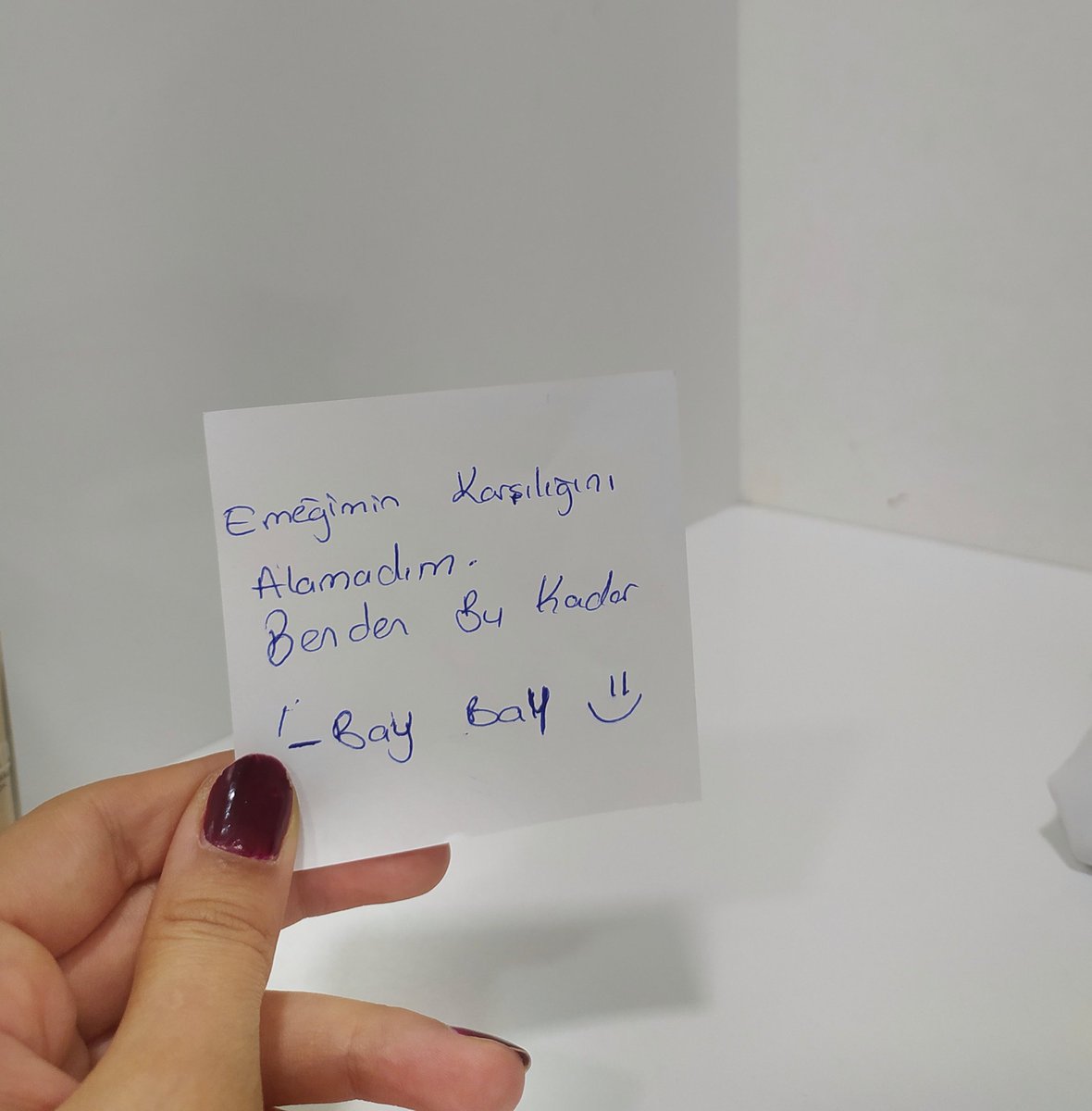 Değersiz hissettiğinizde onlara güzel bir ders verin mesela aniden işten çıkın..
