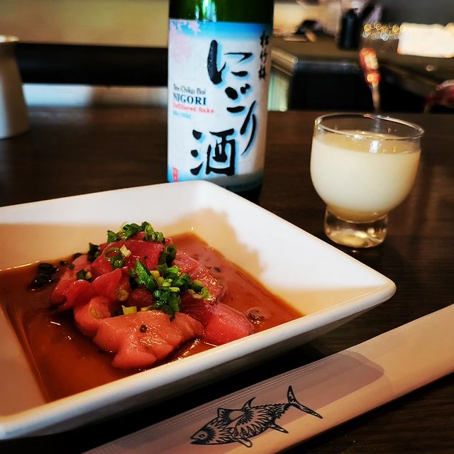 Tuna Sashimi time #SUGARFISH 🍶📸 @law_and_libations
