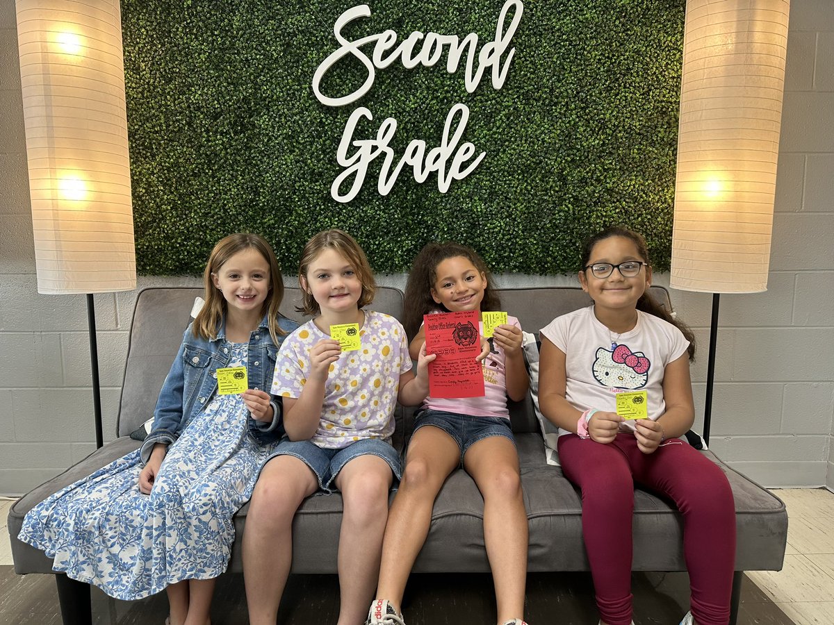 SHEtigertales's tweet photo. STUDENT SHOUT-OUT π£
β’
These wonderful students were picking up trash around our playgrounds! They earned a Positive Office Referral & PAWS tickets! Way to Go!! β€οΈπ«ΆπΌπ€
#SHEtales #cleanupcleanup https://t.co/XVfkJoTF65