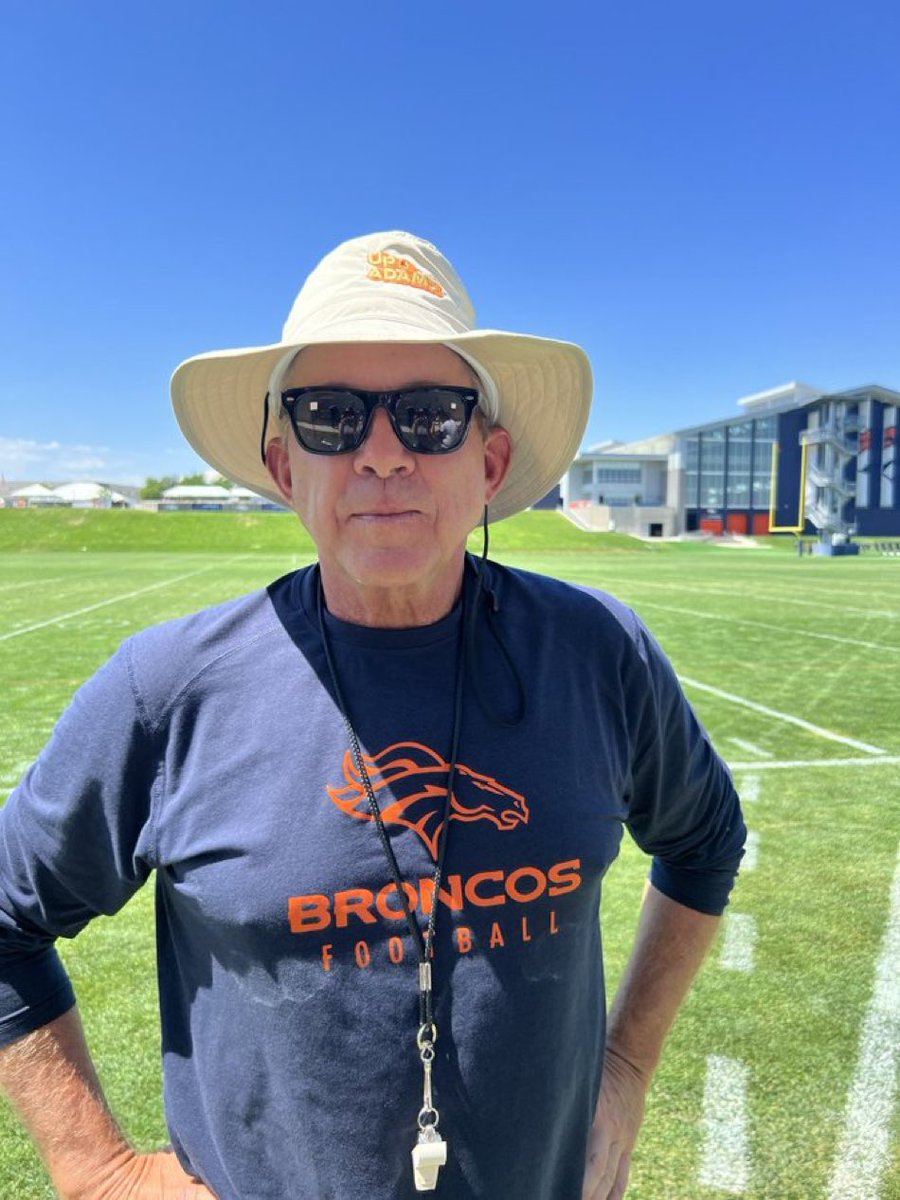 ZacStevens's tweet photo. Kay Adams got Sean Payton to wear a Gilligan hat AND sunglasses today LOL.

( 📸 @heykayadams) https://t.co/hRaaACrEpC