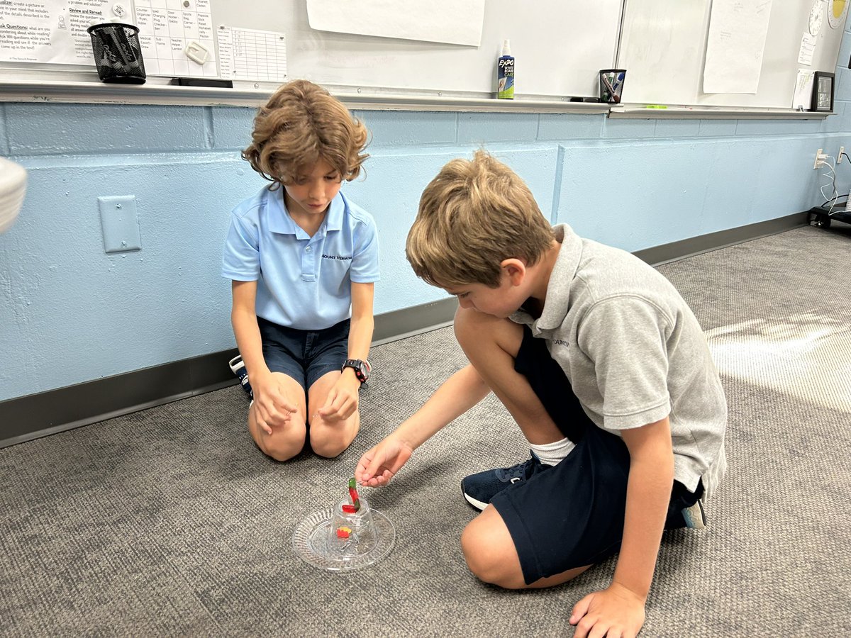 knowKMD's tweet photo. What *fun* to be there as my teacher @MHudsonMV + her Thursday #iprojectmini crew of G5 Ss explore, wonder, and practice towards what they would like their class to look, sound, and feel like. #dtk12chat #ImpactReady https://t.co/RDREBS4Uxa