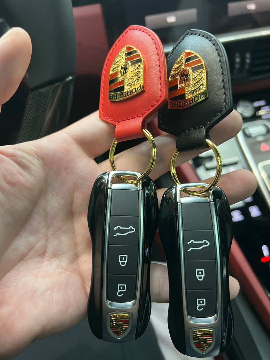 Celeste_luna27's tweet photo. Unlocking the exhilarating power of dreams with every Porsche key. 🚀💫 #PorschePassion #IgniteTheDrive
#Edge
#Michael Parkinson
#AUSENG
#Ribery
#Shankland
#Glinner
#Car crazy https://t.co/VLcXHWcmMl