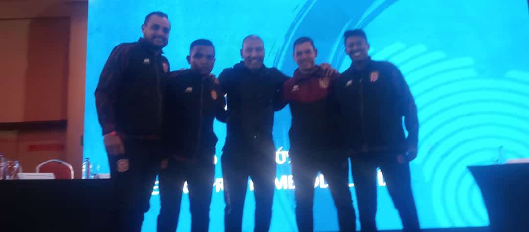 fabricagranate's tweet photo. La preparación es clave 📚⚽️

Nuestros entrenadores asistieron al Congreso “Nuestra Propia Metodología”, realizado por la @FVF_Oficial y @CONMEBOL 

¡𝑺𝒆𝒈𝒖𝒊𝒎𝒐𝒔 𝒔𝒖𝒎𝒂𝒏𝒅𝒐 𝒆𝒙𝒑𝒆𝒓𝒊𝒆𝒏𝒄𝒊𝒂𝒔!

#CorazonGranate 🇱🇻
#LigaFUTVEMicaela 🇻🇪 https://t.co/5TaxwBUJTa