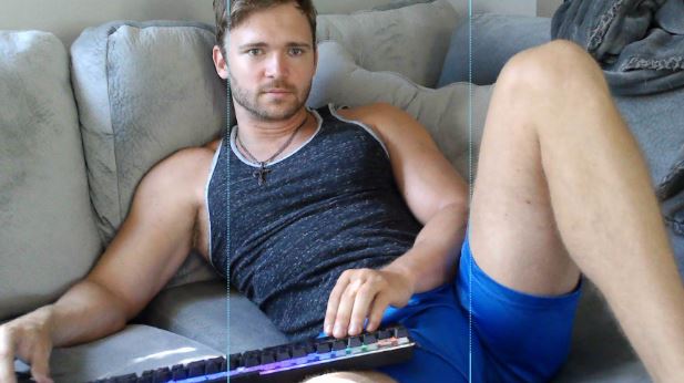 Online for some afternoon hangs🍆💦 https://t.co/4kaRF3d9Lt