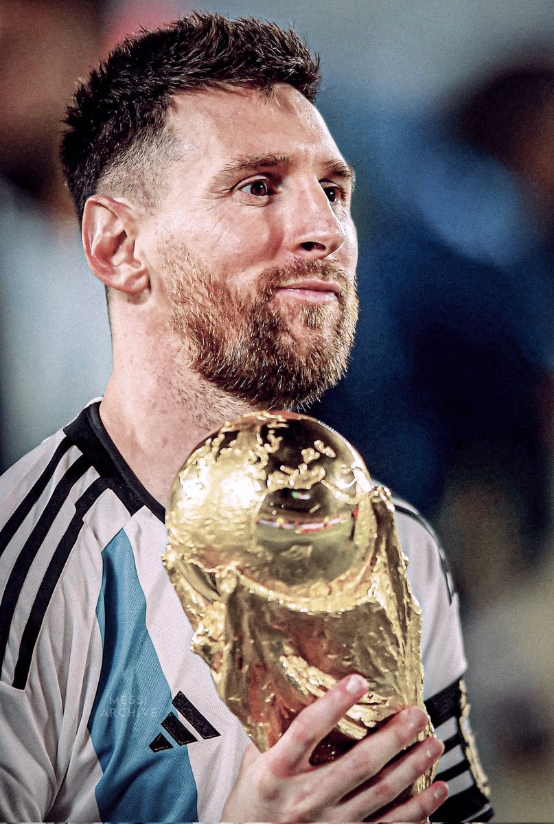 “Mi premio más grande es haber ganado el Mundial, no pienso en el Balón de Oro”.

Lionel Andrés Messi. 🇦🇷🚬