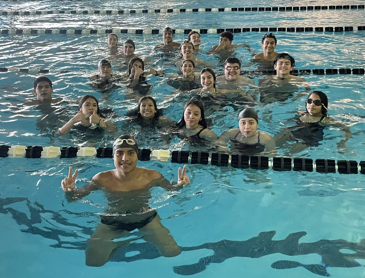 TrirockRaquel's tweet photo. First day of swim practice! The Trailblazers are excited to start a new season!  @Americas_HS @SocorroISD @BlazerNationAHS @JGonzalez_AHS https://t.co/VOw6S8hpq0