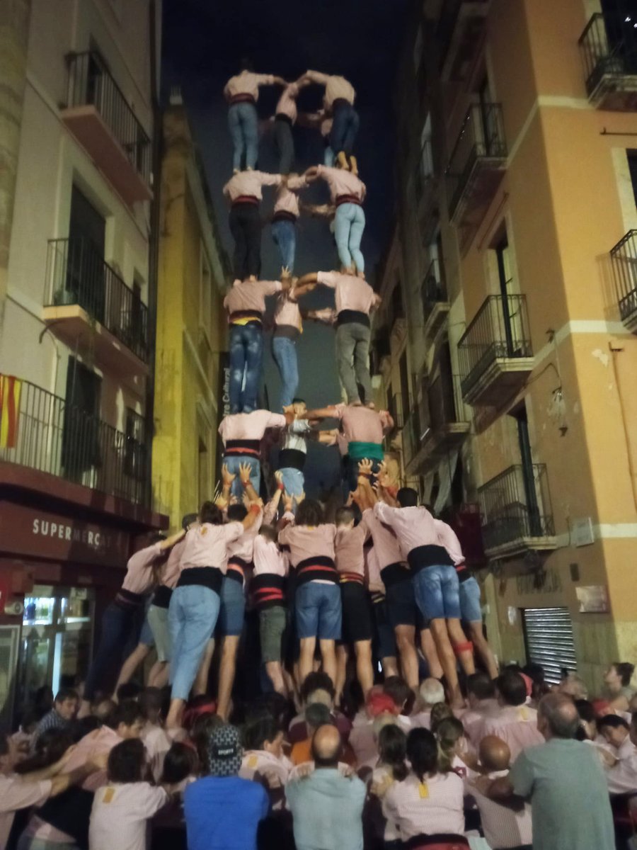revistacastells's tweet photo. Els @xiquetstgn mostren la seva potència posant sisens al 5de9f i el 2de9fm i fent pujar els dosos a les proves de 3de9f i 4de9f.
▶️ L'actualitat castellera a la secció Hora a Hora:
👉 https://t.co/dCtJdiHgJY
#castellers #castells 
(📷 David Prats, Cugat Comas, Clara Ballesta) https://t.co/pKnrORGnDY