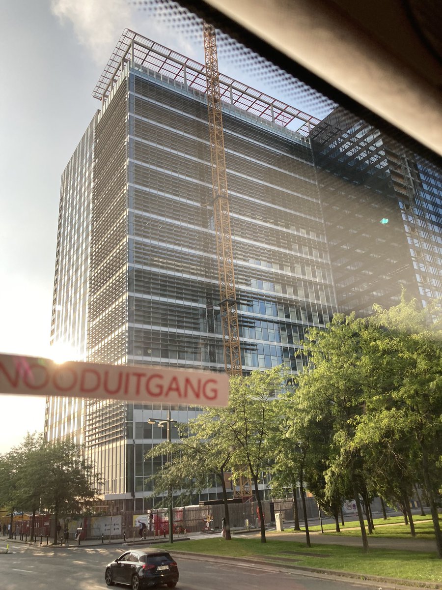 We rijden nu door Brussel en het is 9 jaar geleden dat ik hier was, de eerste zomer alleen, kinderen 2 weken bij de bijna ex.