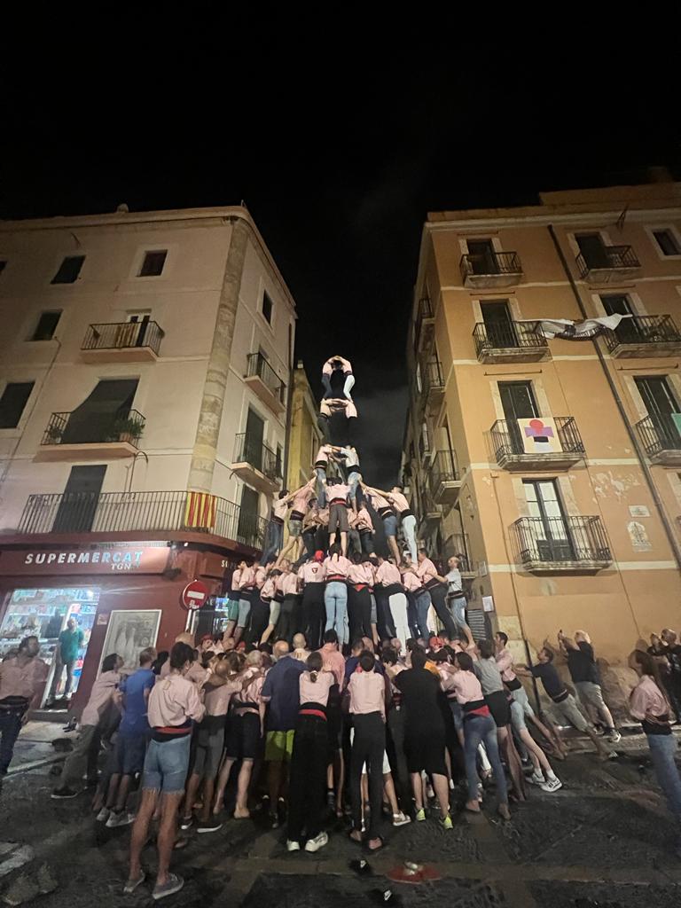 revistacastells's tweet photo. Els @xiquetstgn mostren la seva potència posant sisens al 5de9f i el 2de9fm i fent pujar els dosos a les proves de 3de9f i 4de9f.
▶️ L'actualitat castellera a la secció Hora a Hora:
👉 https://t.co/dCtJdiHgJY
#castellers #castells 
(📷 David Prats, Cugat Comas, Clara Ballesta) https://t.co/pKnrORGnDY