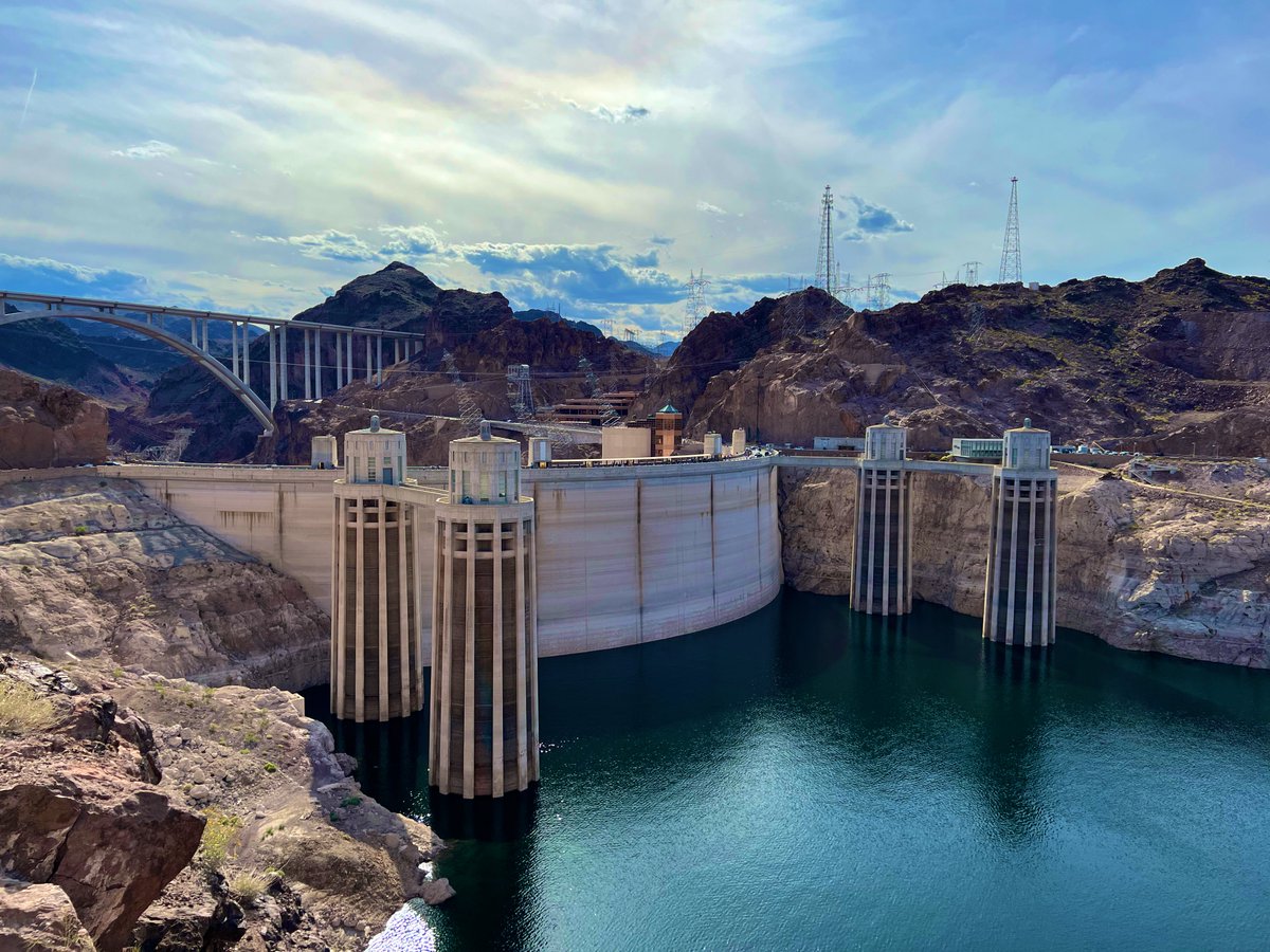JohnHodge78's tweet photo. #hooverdam #Arizona https://t.co/SlDzQd7ANp