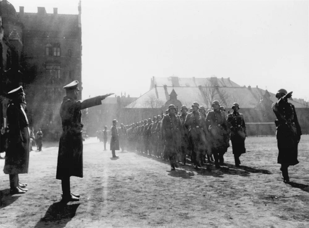 LucasBitman's tweet image. Ordinary men. 
After the history books were written, they were no longer ordinary at all.
And the ordinary men of today say that they could never have been like the ordinary men of the past.
And (no wonder) that's exactly what an ordinary man would say.