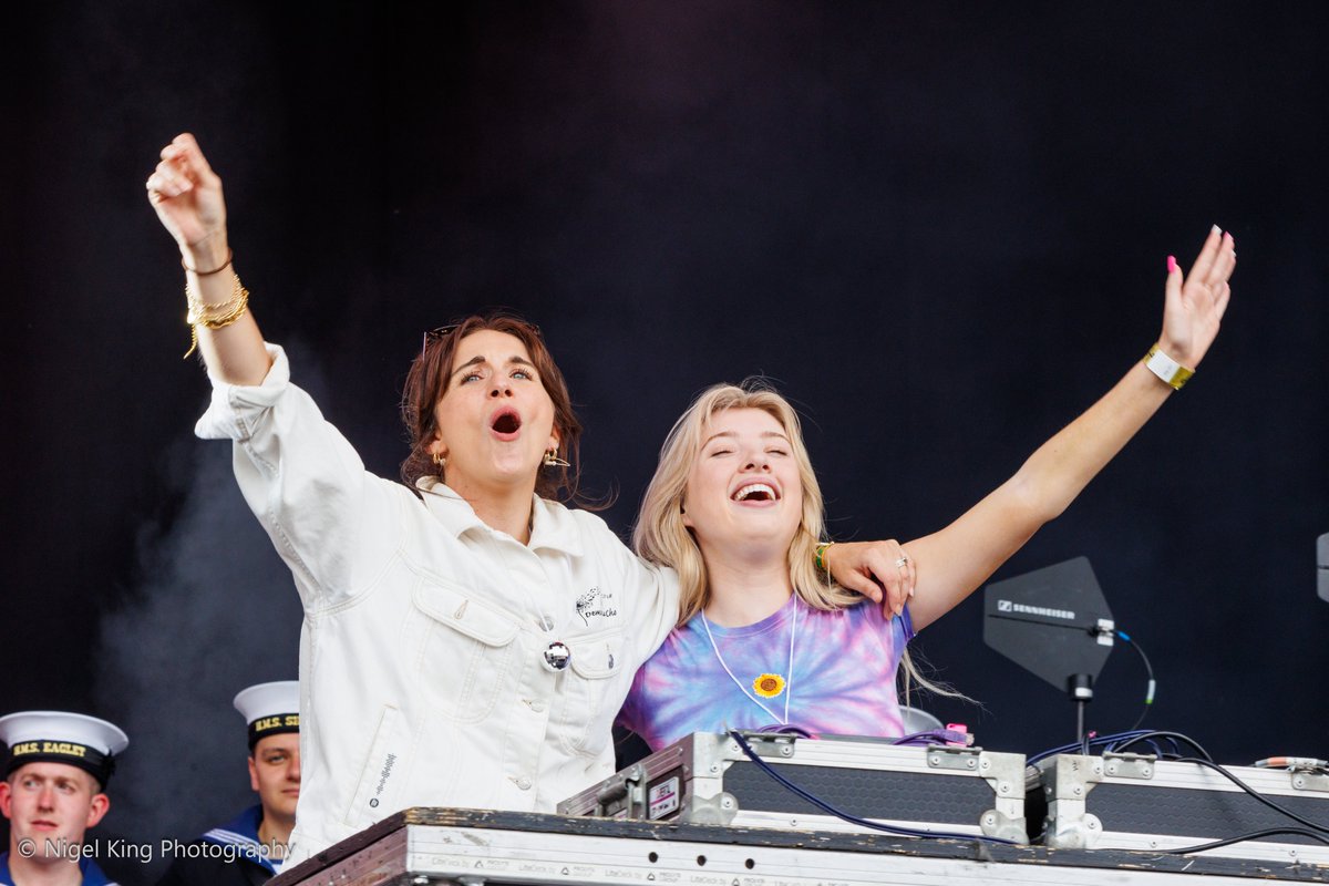 NigelKingPhotos's tweet photo. 2 of 2

@OurDemChoir with @Vicky_McClure and @Katieeowen_ DJing on the Main Stage at @splendourfest Day 2 in #Nottingham.

For @LeftLion

#LiveMusicPhotography #GigPhotography #musicphotography #musicphotographer #Nottingham #SplendourFest #festivalphotography https://t.co/cC5gEYggr6