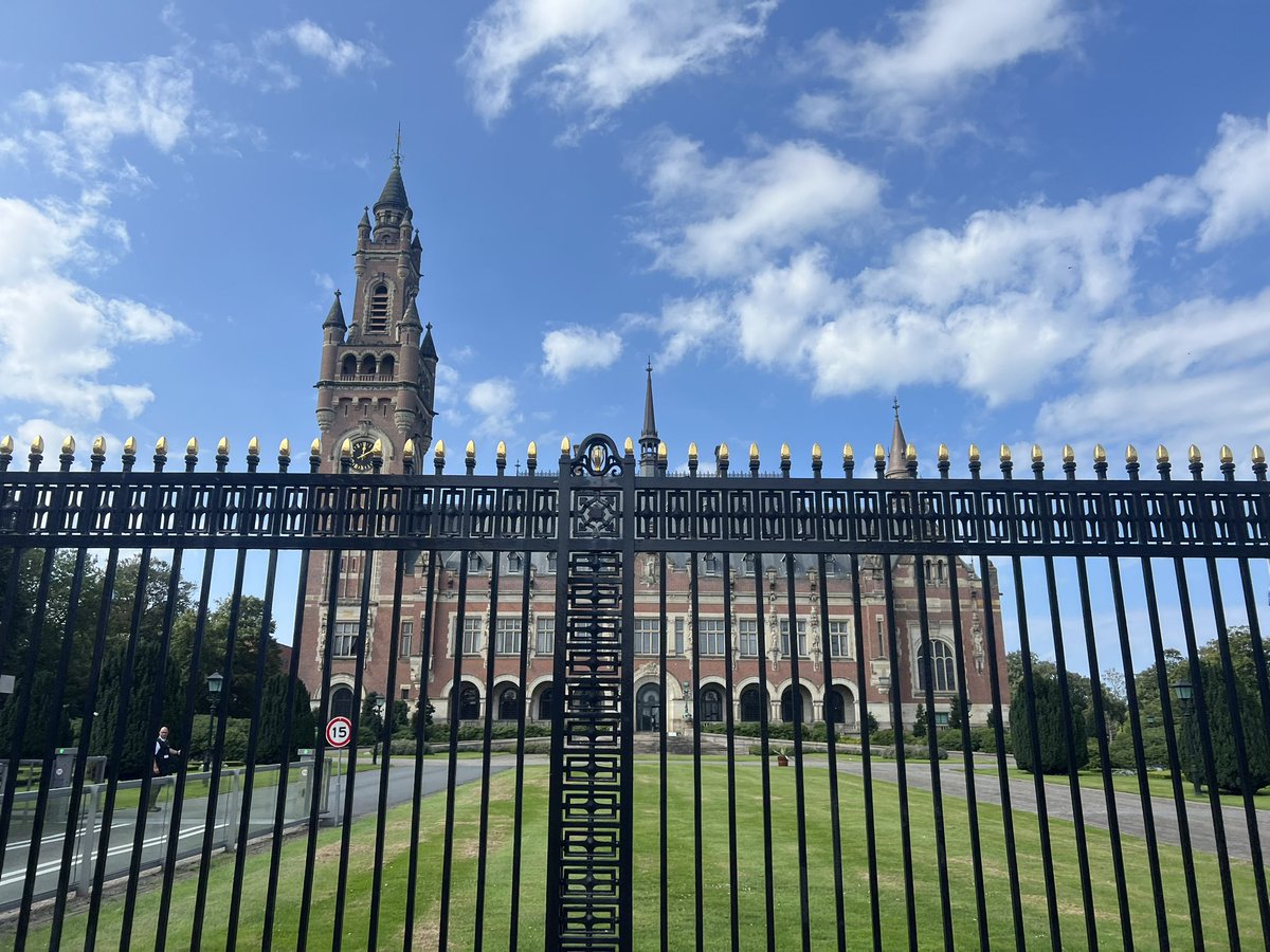 SusanaMoscatel's tweet photo. La Haya es un lugar que habla de esperanza. Esa que espero nunca perder del todo con lo que vemos y vivimos diario. #PalacioDePaz #CorteInternacional #CasaAnaFrank #MerckMexico 🙏🏻 https://t.co/1M9FK0Q73D