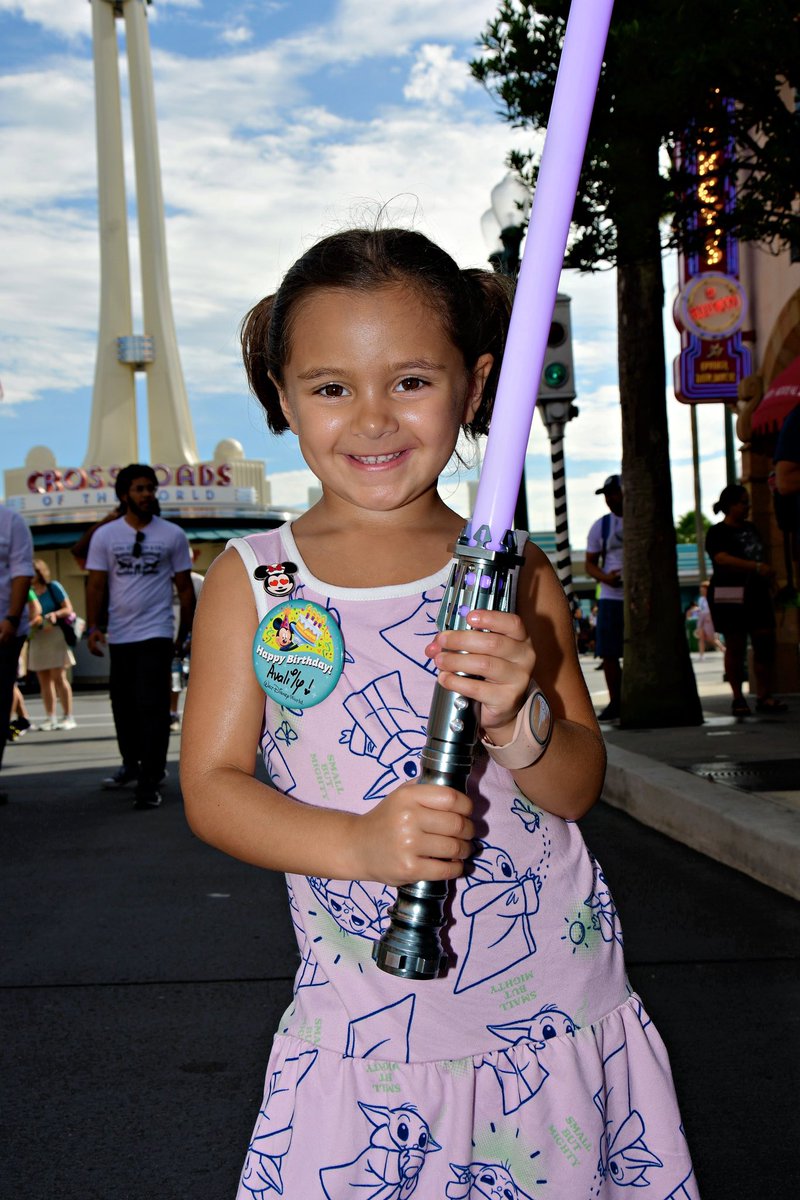 MrsC_media's tweet photo. The force is strong with this one! #futurejedi #disneyworld #avalily #avasilly #starwars @waltdisneyworld @starwars https://t.co/iN7HC6Jq8w