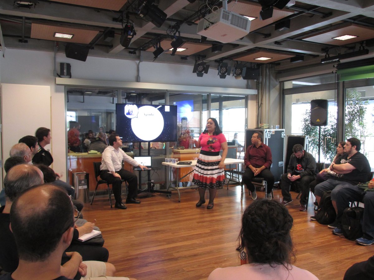 Um dos momentos mais marcantes foi ser curadora em um evento no Sesc Avenida Paulista em 2018. O "Virad@s no Arduino" foi um evento de dois dias, com oficinas, mostra de projetos e bate papo sobre Arduino, programação e eletrônica. Eu escolhi a programação do evento.