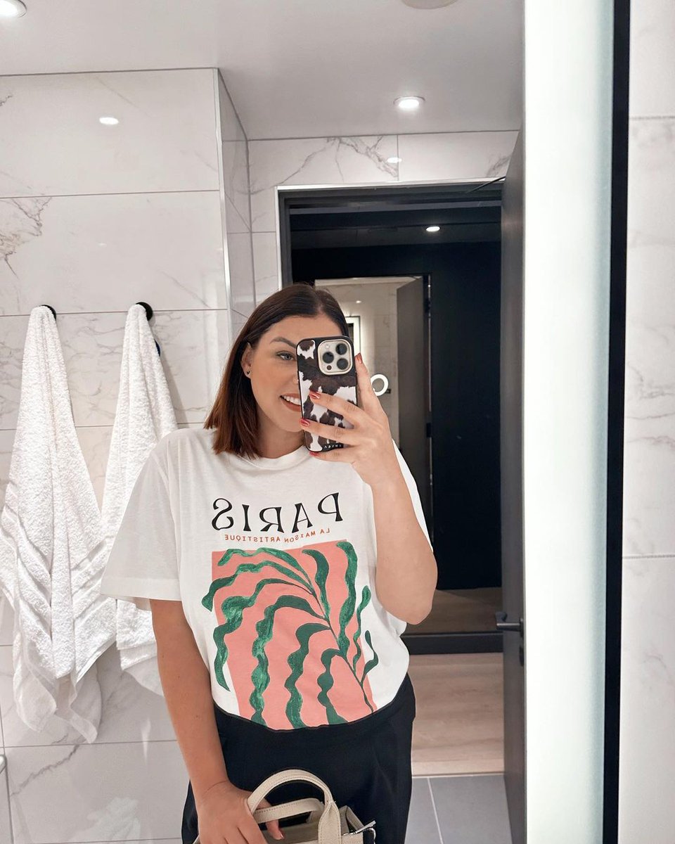 There's always time for a selfie at <a href="/radissondublin/">Radisson Blu Royal Hotel, Dublin</a> 📸 Our en-suites always make the best backdrop. 

📸 / <a href="/lozhughes_/">.</a>