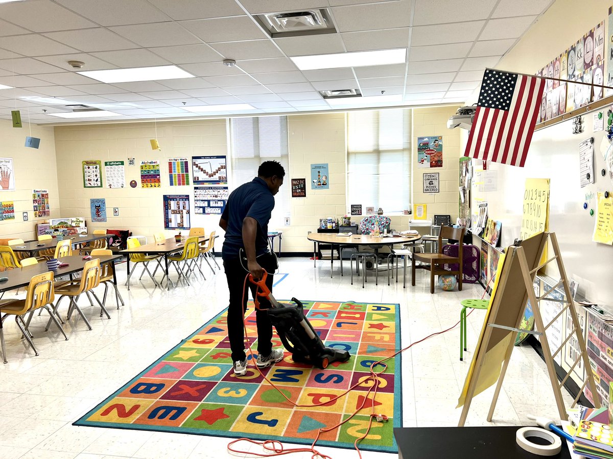 kellymastro's tweet photo. Leaders wear many different hats each day. This afternoon, Dr. P vacuumed an entire floor of classrooms because we were short custodians. He’s only been a Hawk for a few weeks, but his dedication is strong! @DrCSLPadgett @DrTamaraCandis https://t.co/Oz2G1npaVK