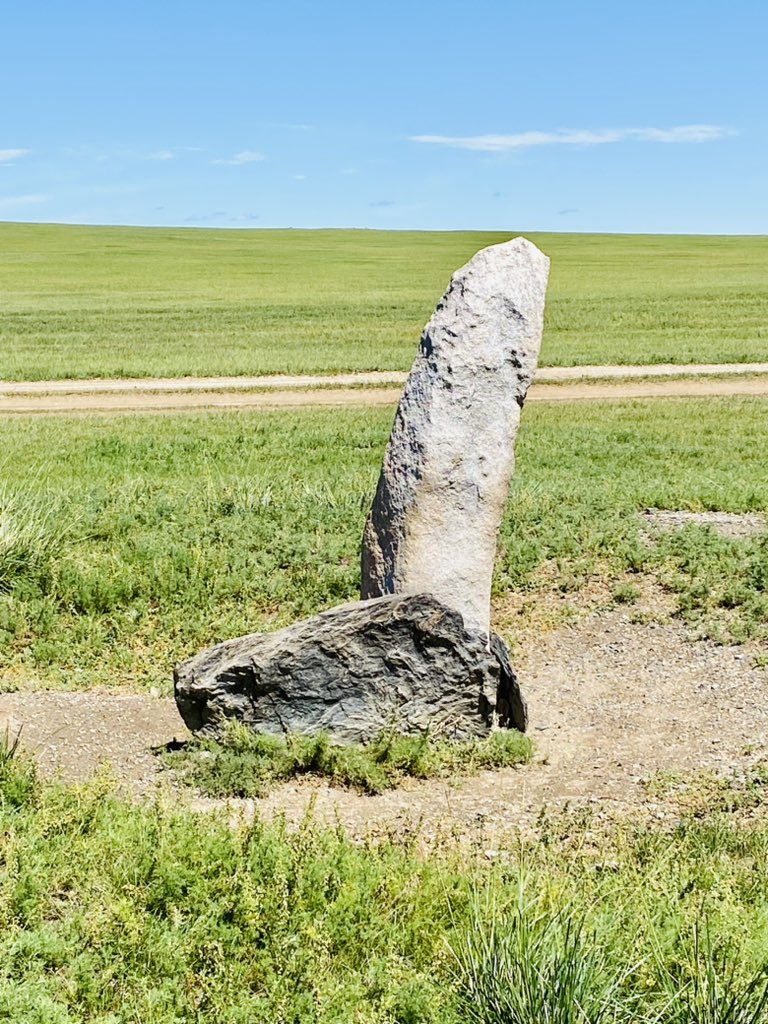 EmmanuelPierrat's tweet photo. 5/5) Le tout dans des paysages grandioses avec un resto routier improbable au carrefour de deux régions pour déjeuner et une seule mignonette petite ville juste avant ma destination finale…

#mongolie #mongolia #envoyage #traveladdict  #chamanisme #shamanism #ovoo #chameau #camel #dunes #monastère #monastery #monk #moine #bouddhisme #buddhism #paysage #patrimoine #nature #animaux #animals #gengiskhan #karkorum #karkhorin
