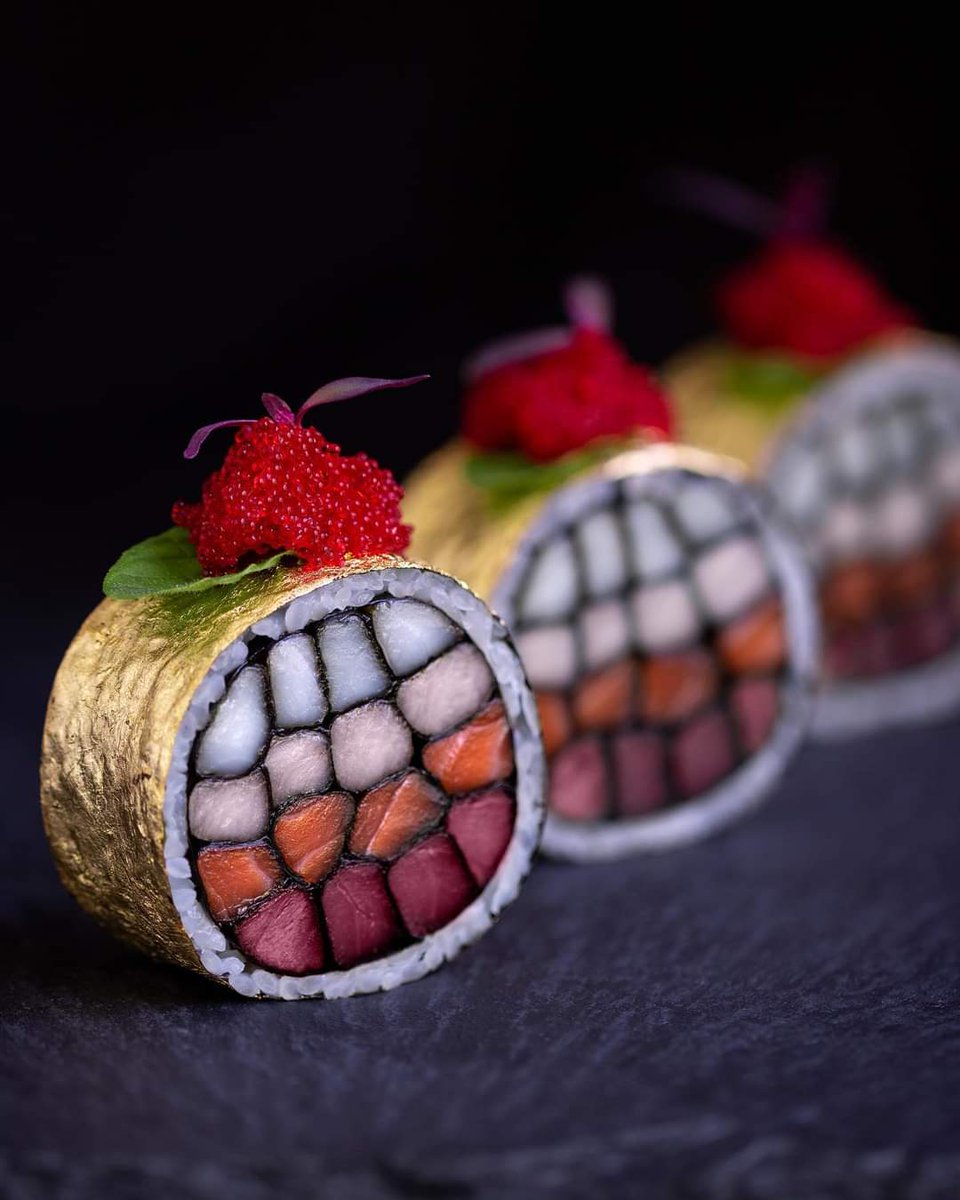 VarietyIzz's tweet photo. How much do you think this would cost? 🤔 looks facy AF lol #sushi #gold #fisheggs #roe #salmon #tuna #fancy #cost #prettypenny https://t.co/Cigh6zktCm