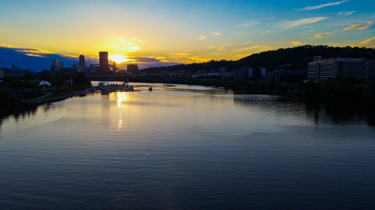 immjtx's tweet photo. A view from the Hotmetal Bridge Pittsburgh.
#pgh #pittsburgh #pghphotography #threerivers #sunset #sunsetphotography #sunsetlovers #cellphotography
#FullTimeCreativeLife
#Artist / #DJ / #Author
https://t.co/Xdo5VkvKra
https://t.co/1zGhgGy729 https://t.co/wI5R8cXEVr
