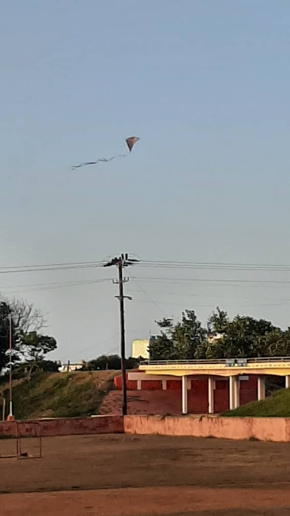 Enpinar papalote una opción gustada por los niños en Santa Cruz del Norte en el programa de recreación del verano.
<a href="/DiazCanelB/">Miguel Díaz-Canel Bermúdez</a> 
@YunaiskiCrespo
@Marisol130317907
<a href="/PalenzuelaOliva/">Nivaldo Palenzuela Oliva</a> 
<a href="/AriagnaPavonG/">☭Ariagna Pavón Guerrero🌻❤️🇨🇺</a> 
<a href="/ArnelMarrero/">Arnel Hernández Marrero</a>