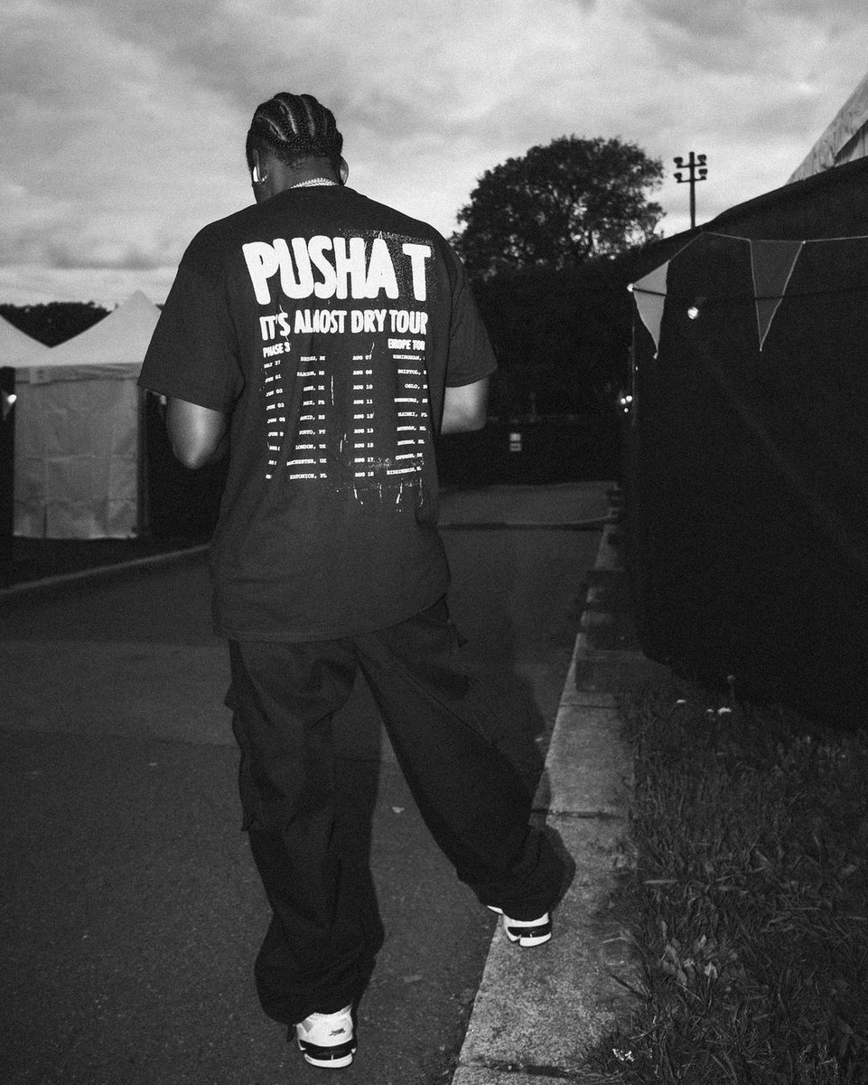 BravadoIntl's tweet photo. congratulations to @pusha_t on wrapping phase 3 of the #itsalmostdry tour in copenhagen last night 👑
📸 growupbrendan (IG)
#pushat #hiphopmusic #livemusic #musictour https://t.co/LXhFgOpVUU