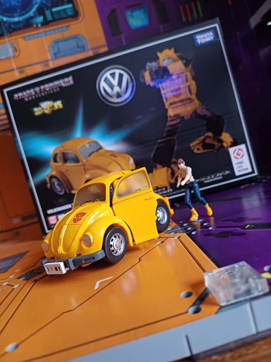 Kureigu8's tweet photo. 1/3 New in from @ShowZStore .
KO MP-45 Bumblebee 2.0, looks good out of the box apart from one of the hood tabs not wanting to go all the way in, might need to file it to fit better? #Transformers #Masterpiece #MP45 #KO #VWBug #Altmode #Bumblebee #G1 #ShowZstore https://t.co/GTa4gBO669