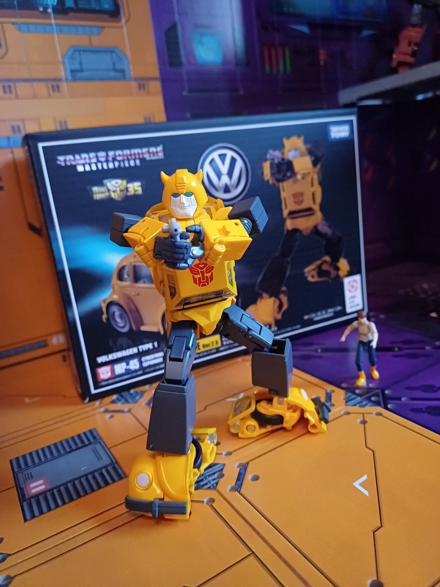 Kureigu8's tweet photo. 3/3 I don't think I'll get rid of my MP-21 he's too much fun with all the extra faces he has to play with but 2.0 is still a good version to have. #Transformers #Masterpiece #MP45 #MP21 #KO #Bumblebee https://t.co/DiWoV5K0Hm