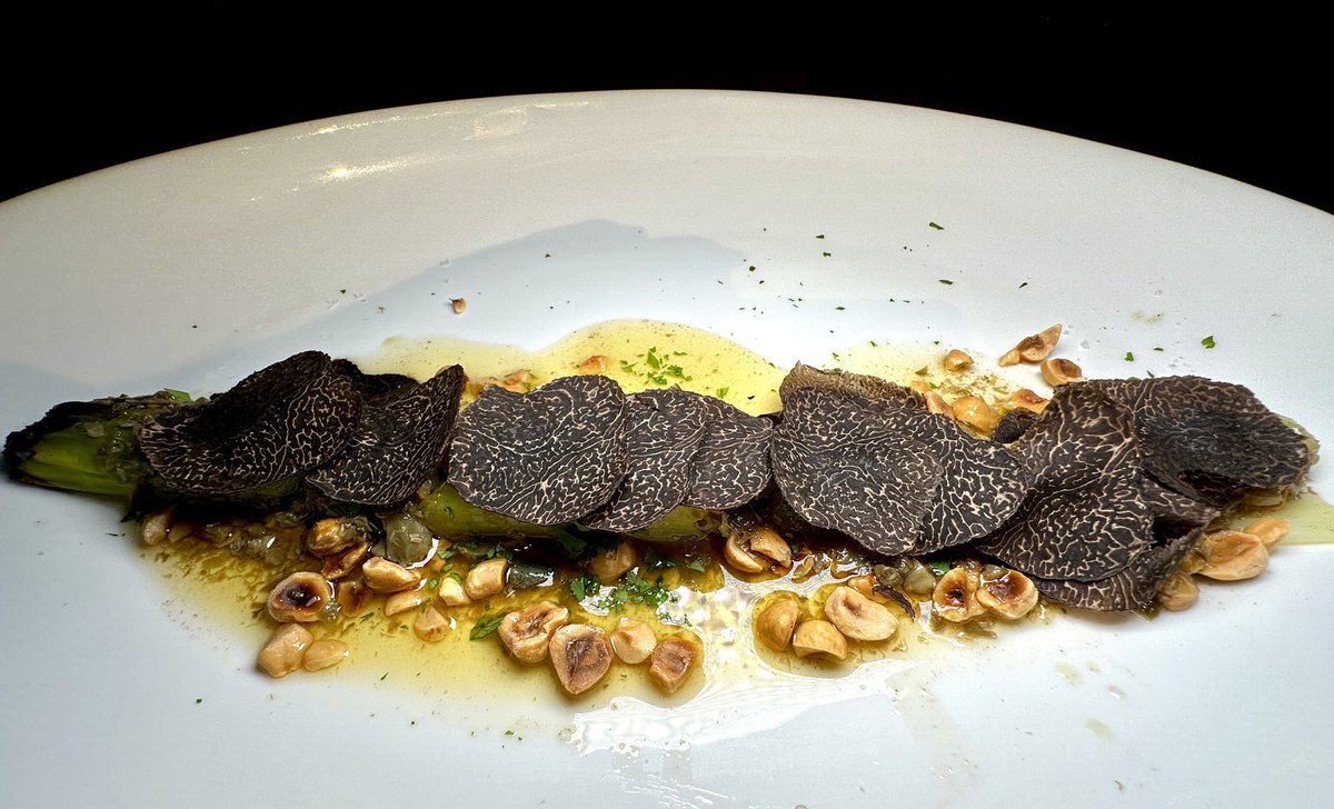 Amazing dishes at Burnt Ends Singapore 🇸🇬 Burnt Ends has held its One-Michelin star since first awarded in 2018.
The restaurant is currently ranked #94 on the 2022 San Pellegrino World’s 50 Best Restaurants List and #24 on the 2023 San Pellegrino Asia’s 50 Best Restaurants List.