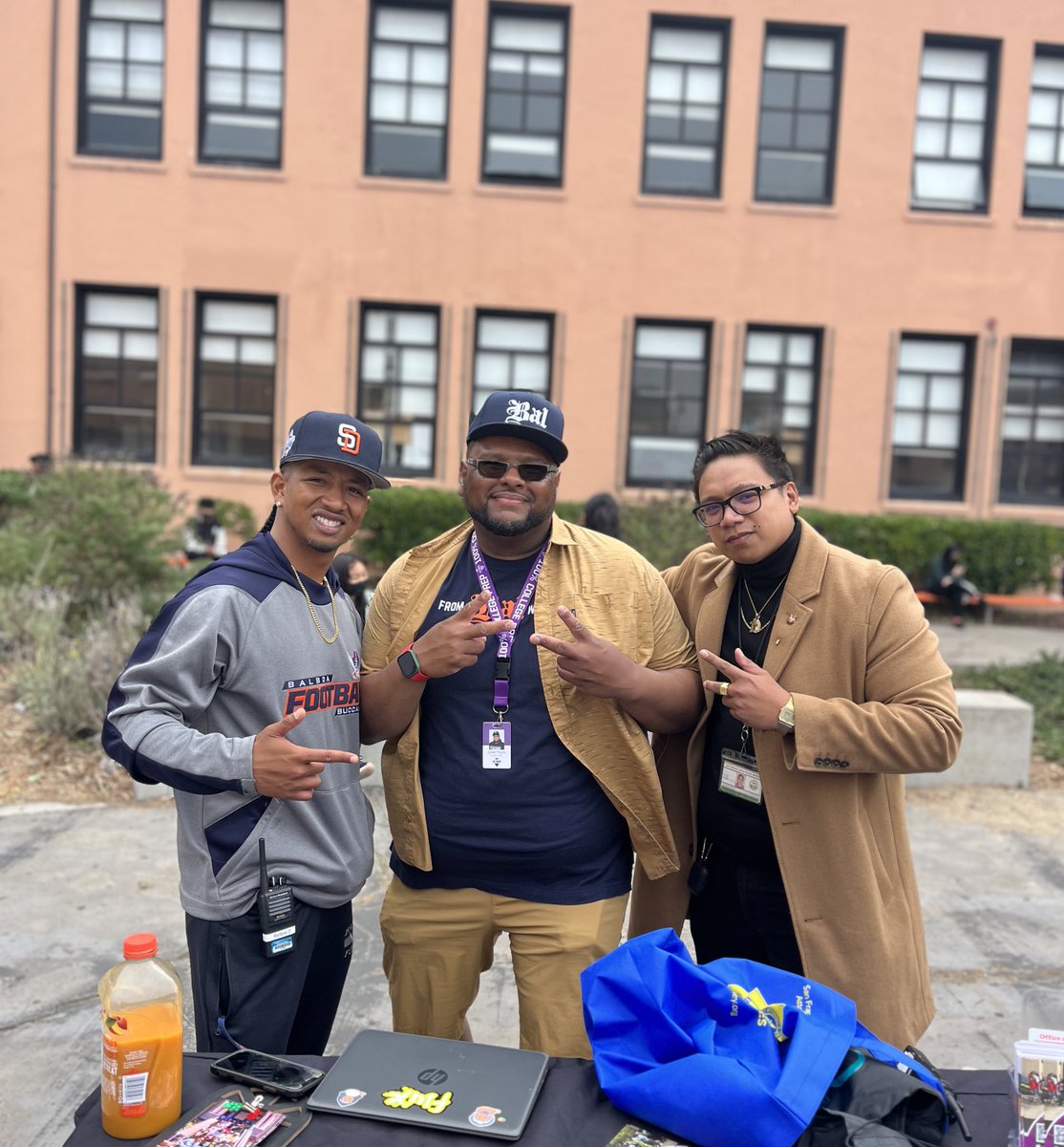 hailmaestro's tweet photo. Crew’d up with my San Francisco Fam Bam. Got my brother that Padres hat cuz he’s from SUNNYDALE 🌁#DiegototheBay https://t.co/yJg867gGtW