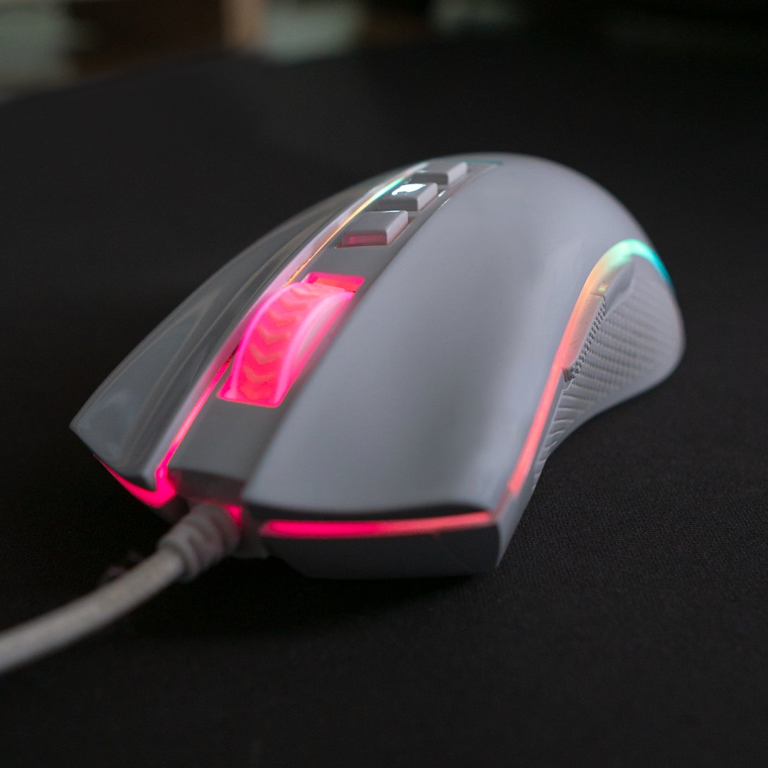 Cobra Lunar White passando na sua Timeline para avisar dos kits Lunar que chegaram em nossa loja oficial! 🤍

Acesse nossa loja oficial e corre para não perder o seu! redragon.store