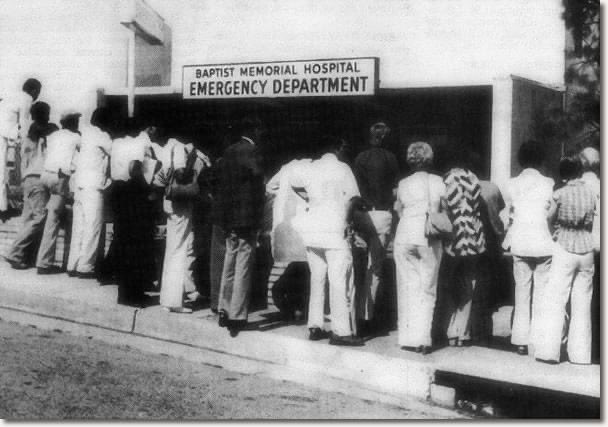 ElvisOTD's tweet photo. August 16, 1977 - A crowd wait anxiously for news about Elvis outside the hospital where he would later be pronounced dead #Elvis #ElvisPresley https://t.co/CDcSLF5tuD