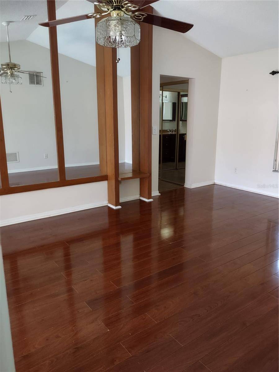 TuRealtorEnFL's tweet photo. 5025 NASSAU CIR #6, Orlando, FL 32808 just hit the market!
Take a look at this awesome space: https://t.co/VnBQulE2FD https://t.co/cwTOIlyTsS