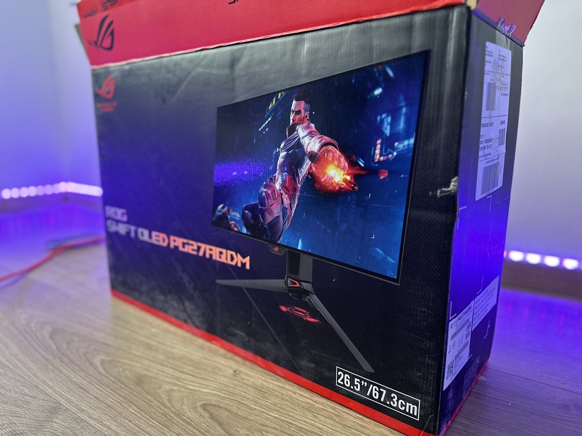 BRAVENlKA's tweet photo. EL MEJOR MONITOR PARA JUGAR RAINBOW6 😎☝🏻 Asus ROG Swift OLED 

Llego antes de lo que se esperaba y lo estuve probando. JOYA! 💎 

#ASUS https://t.co/nCyAuKzVVm