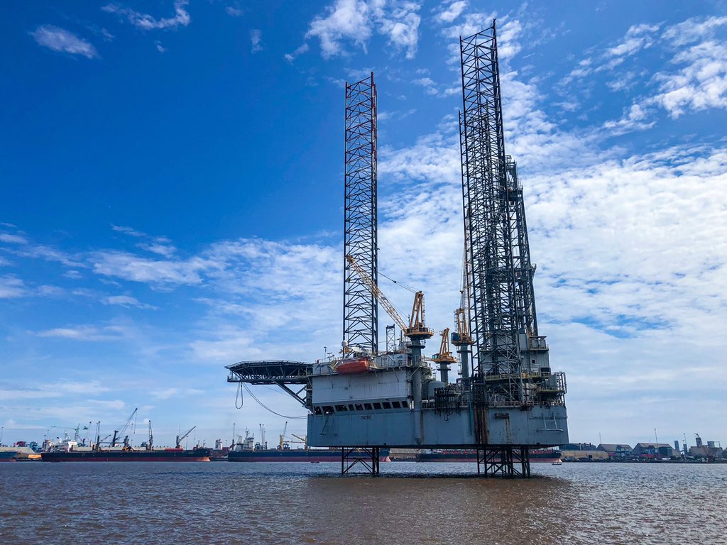 GeoNiffy's tweet photo. Hey there, what have you heard about Oil rigs and it’s impact on the environment and climate?? #letsdiscussclimate. This image was taken sometimes this afternoon while on a documentary project🔥 https://t.co/3k1X4NXKrI