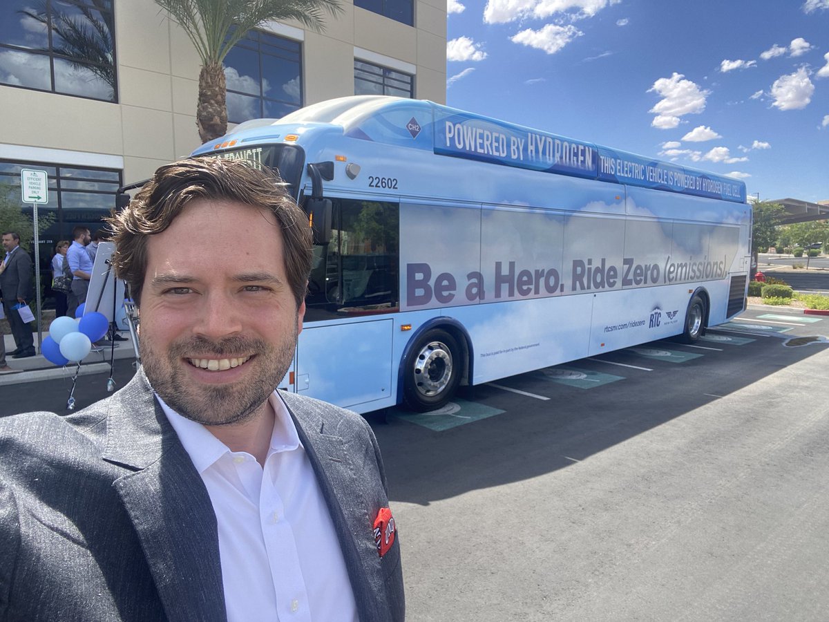 WoodsGoods's tweet photo. You might think I’m full of hot air but when you have a bus being powered by the same fuel as the sun 🌞, I think that is a big deal.   

Thank you @RTCSNV for hosting your roll out of Hydrogen powered buses 🚌 at @UNLV Blackfire this morning. #RideZero https://t.co/FtvOCfYFOc