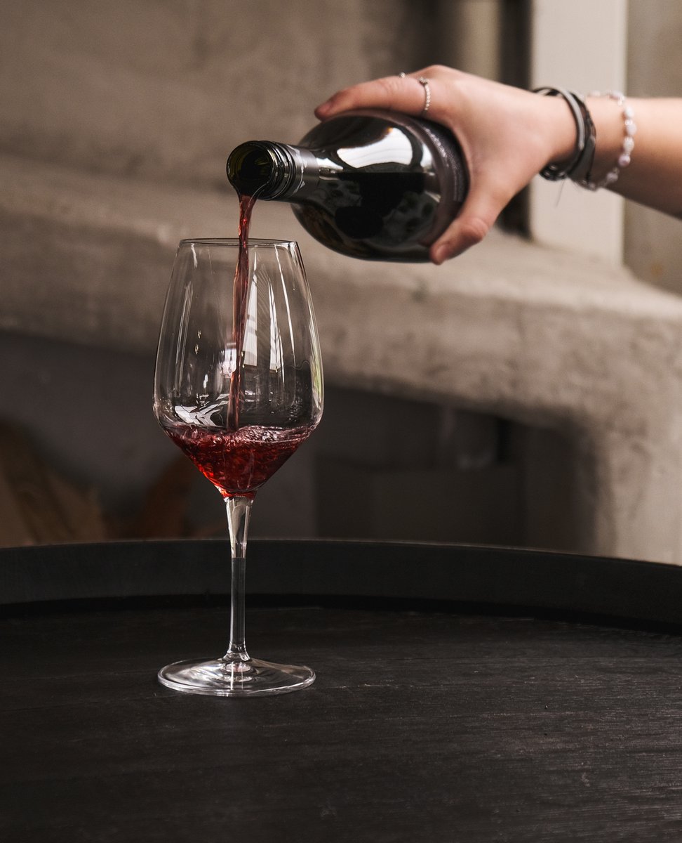 We've been waiting all year to raise a glass to one of our favourites. It's International Pinot Noir Day 🎉. 

allanscott.com/product/allan-…