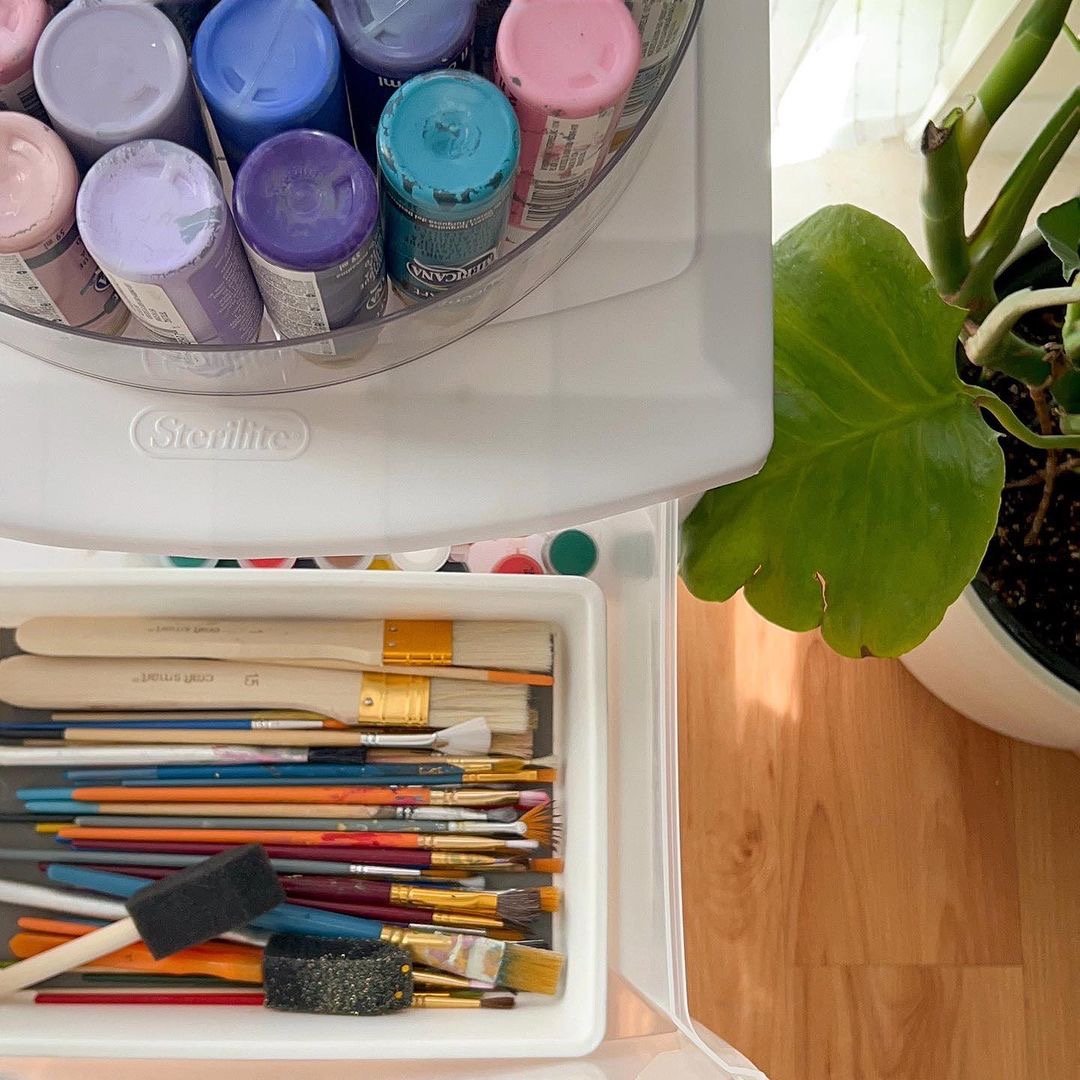 Sterilite_Corp's tweet image. The best things in life are made not bought🎨.....except for the Sterilite's 3-Drawer Cart, which is used for the new art cart one needs! 🤩👍🖌
#sterilite #sterilitenation #lessmess #artcart #storageideas