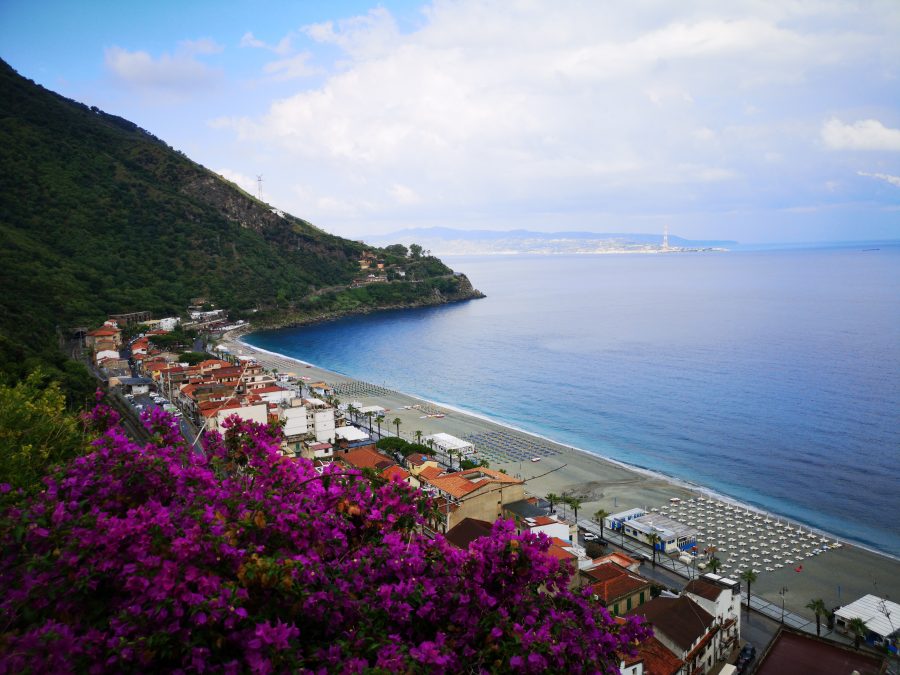 Presidium__'s tweet photo. «Ogni cosa si tinge con le diverse tonalità del colore viola, dando vita ogni sera, con i suoi spettacolari riflessi, ad una visione sempre nuova.»

(Platone, IV secolo a.C.)

Costa Viola, Scilla, Calabria. https://t.co/et0OvhsJs1