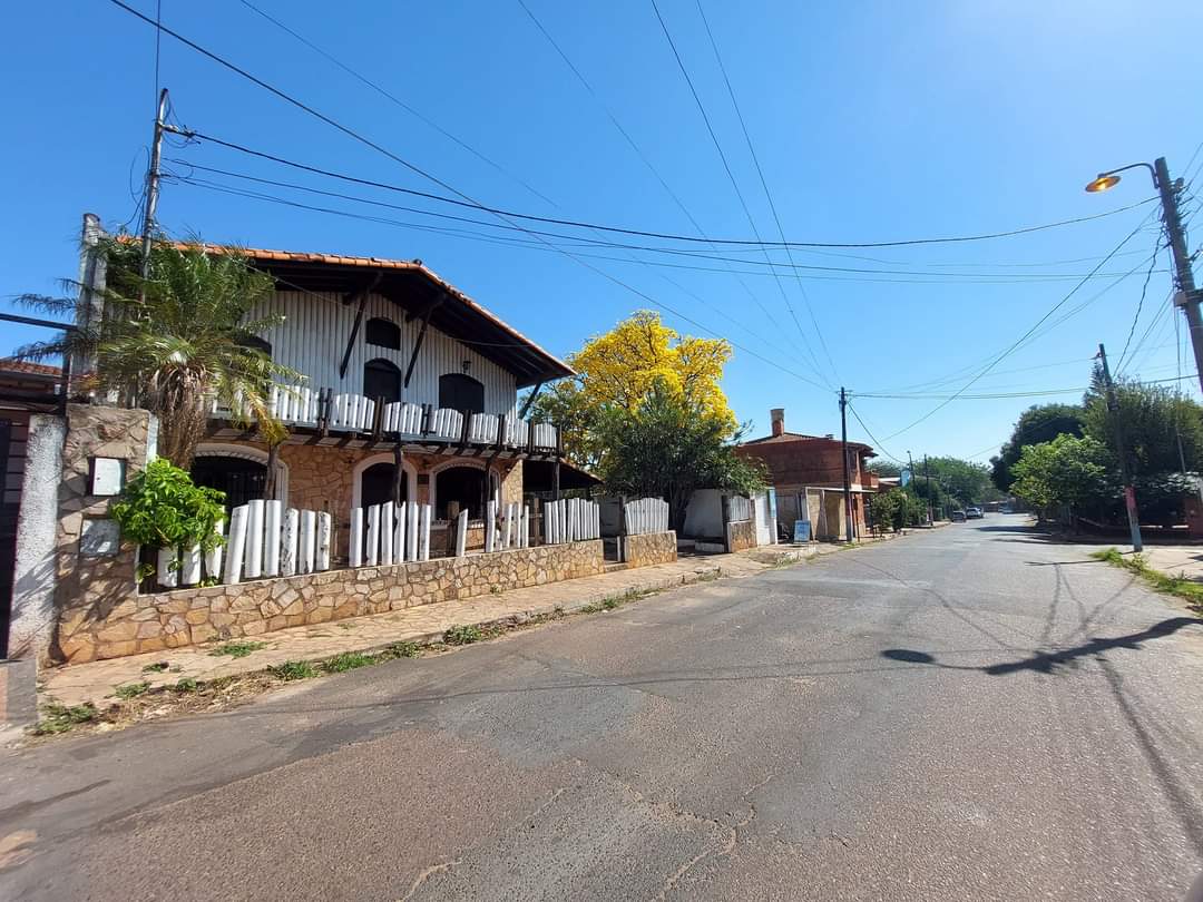sanlonewspy's tweet photo. #SanLorenzo #Tajy #LapachoAmarillo 

¡Aparecieron los lapachos amarillos en #SanLorenzo! 🤩😍💛

📍Barrio San Roque, cerca de la Escuela Tomasa Ferreira de Meza. 👌 https://t.co/8jLyVBmyeF