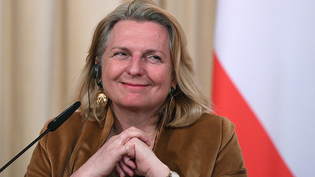 Карин Кнайсль не ответила на вопрос журналиста, как её звали до смены пола