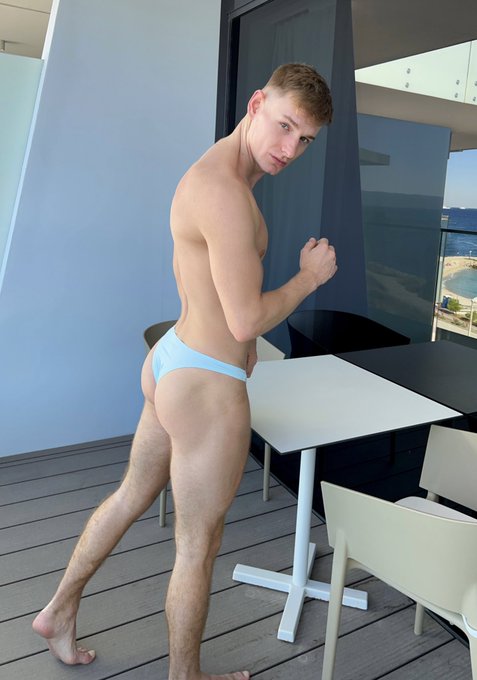 Love a lil thong https://t.co/LHfEMdoEHB