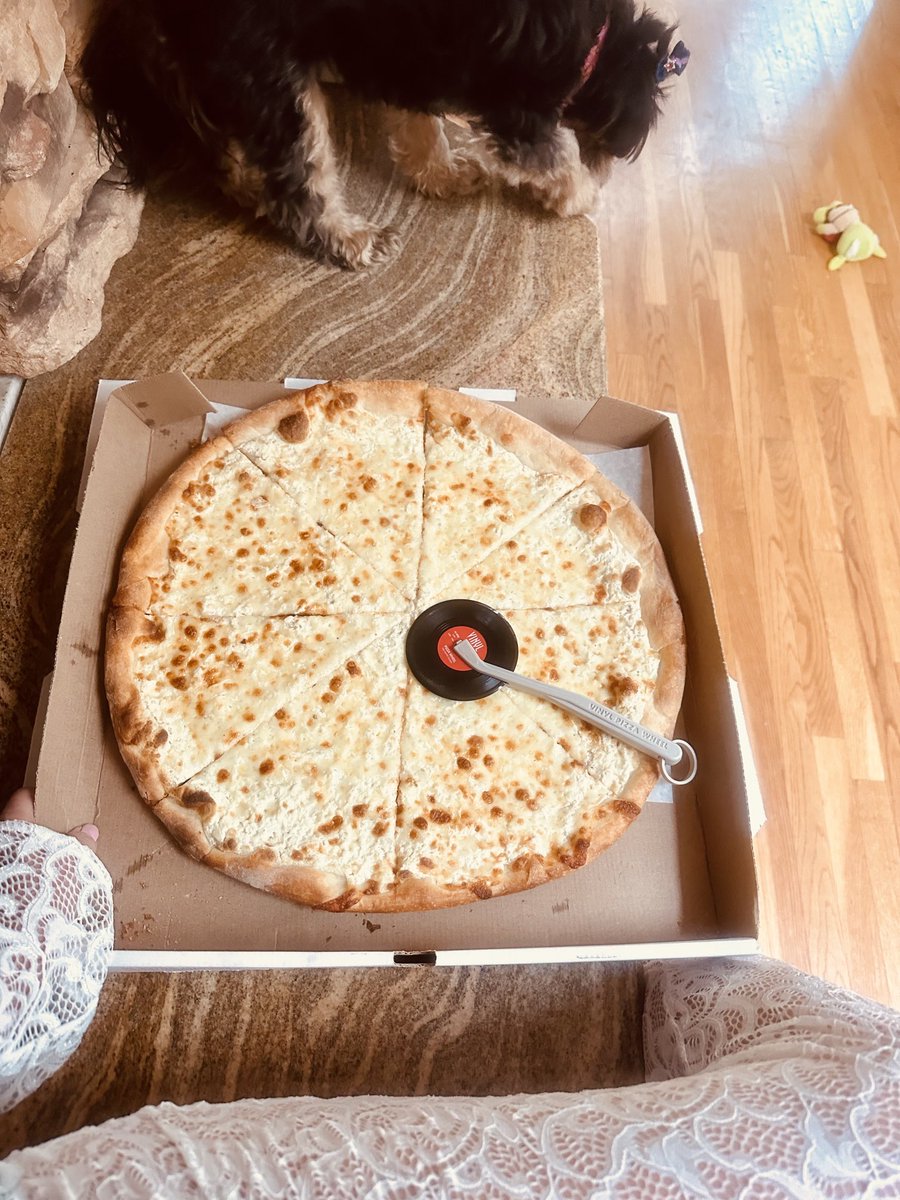 ~~~Do you like #White #Pizza 🤭🤭🅱️❣️❤️❣️🤲🐶🐶🤍🤍🤍 #white #colors #pizza #pizzaporn #food #foodie #baker #vinyl #records #cheese #pizzalove #puppies #creativity #nyc #chef #iphone #pictures #art #cooking #socialmedia #tiktok #threads #snapchat #instagram.... 🤍🤍🤍🔓🔒❤️‍🔥