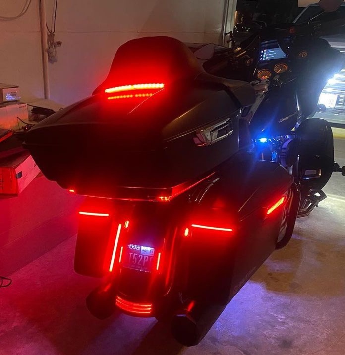 CustomDynamics's tweet image. You can't miss @kelly_b_gliding 🤩 Which of these popular products are you adding to your ride next? Shop CustomDynamics.com or through your local dealership today!
.
#customdynamics #motorcyclelights #beseen #twowheels #bagger #nightriding #harleydavidson