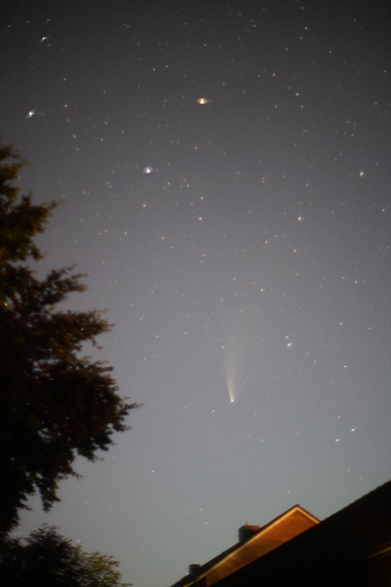 JGrautvornix's tweet photo. Komet C/2020 F3 (NEOWISE), fotografiert durch ein altes Objektiv am 21.07.2020 https://t.co/dh5OTM226B