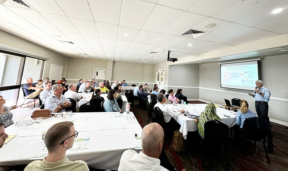 AvocadosAu's tweet image. Our CQ Avocado Export Regional Forum is on today at the Brothers Sports Club in Bundaberg. Avo growers, exporters and packers heard how to prepare to export to India and other important updates. #proudlysupportingindustry ⁦@AvocadosAu⁩ #HortInnovation #TIQ #QDAF #exporting